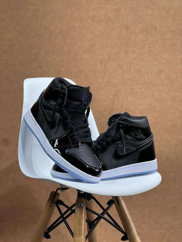 JORDAN RETRO 1 CHAROL NEGRA- BLANCA